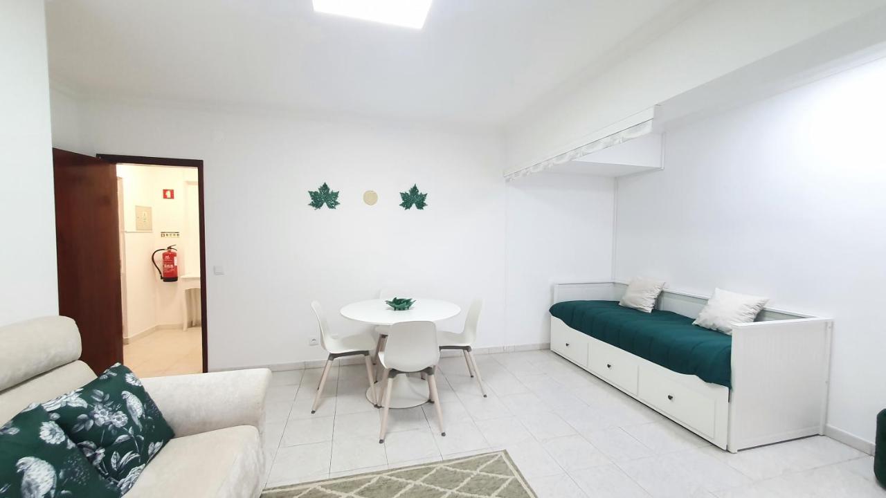 Caldas Da Rainha'S Green & White Exterior foto
