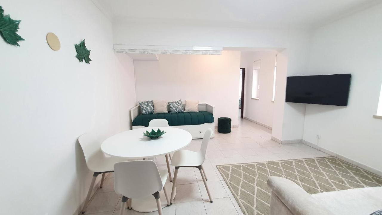 Caldas Da Rainha'S Green & White Exterior foto